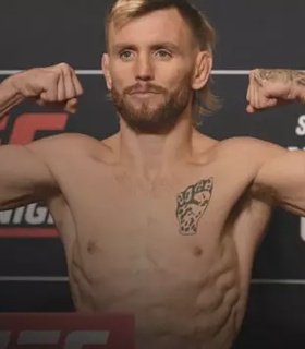 Боец UFC из топ-10 отказался драться с казахстанцем