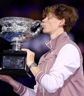 Даниил Медведев проиграл Яннику Синнеру в финале Australian Open — 2024, ведя 2:0 по сетам