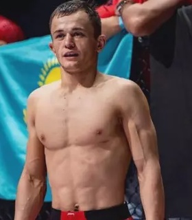 Обнародован гонорар Алмахана после дебюта в UFC