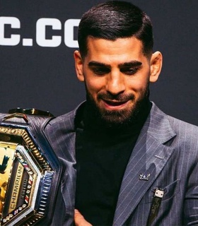 Чемпион UFC Топурия получил гражданство Испании