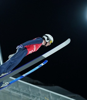 Данил Васильев завоевал историческую золотую медаль на Кубке FIS по прыжкам на лыжах с трамплина
