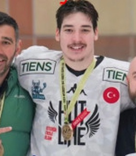 Қазақстандық хоккейші Түркияның чемпионы болды