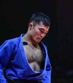Дзюдоист Магжан Шамшадин стал серебряным призером турнира серии Grand Slam в Таджикистане