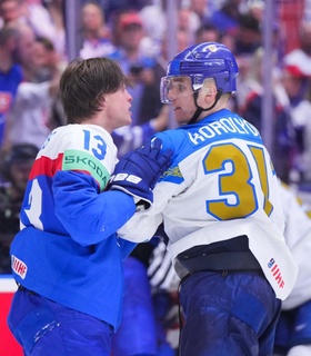 Казахстан опустился на пятое место в группе на ЧМ - 2024 по хоккею