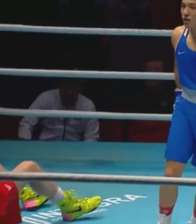 Өзбекстанда туған қазақ боксшы қарсыласын екі рет нокдаунға түсірді