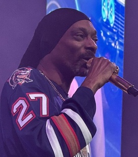 Snoop Dogg предсказывает победу «Ойлерс» в шестом матче финала Кубка Стэнли