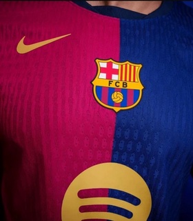 «Барселона» презентовала новую домашнюю форму