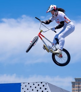 Китаянка Дэн Явэнь выиграла золото в BMX-фристайле на Олимпиаде-2024