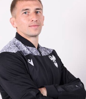 Арбитр Артур Федоров 14 матчей подряд раздает минимум 4 желтые карточки в Первой лиге
