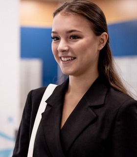 Анна Щербакова посетила контрольные прокаты юниорской сборной в Новогорске