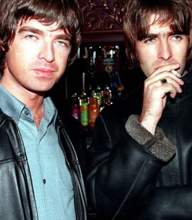 Ожидаемая драка братьев Галлахеров на сцене во время тура Oasis