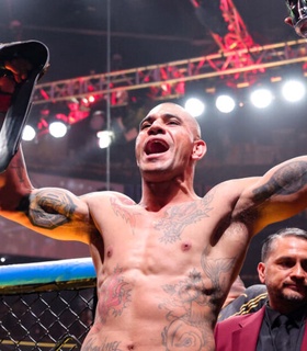 Конор Макгрегор предлагает Алексу Перейре бороться за третий пояс UFC