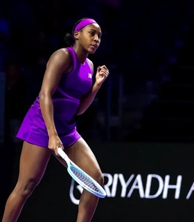 Коко Гауфф впервые вышла в финал WTA Finals, обыграв Арину Соболенко