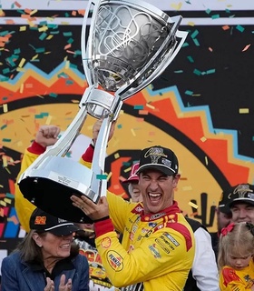 Джоуи Логано снова чемпионом NASCAR Cup, третий титул в его карьере