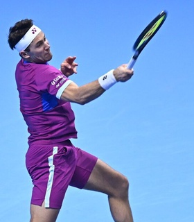 Рууд стартовал с победы над Алькарасом на итоговом турнире ATP