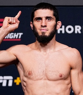 Сенсация в UFC: Махачев может лишиться чемпионства в лёгком весе!