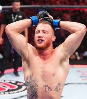 «Комментатор UFC: Гэтжи недоволен решением дать титульный бой Оливейре»