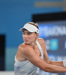 «Елена Рыбакина уверенно прошла в 1/4 финала турнира во Франции»