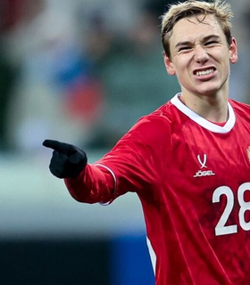 Сборная России поздравила Алексея Батракова с 20-летием