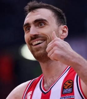 Никола Милутинов продлил контракт с «Олимпиакосом» на три года
