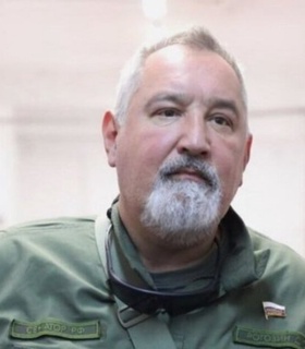 Фетисов не разделяет критику Рогозина по поводу рекорда Овечкина