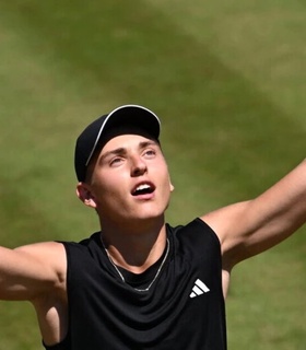 17-летний Энгель стал самым молодым четвертьфиналистом уровня ATP на траве с тех пор, как Беккер установил рекорд