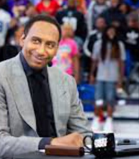 Стивен Эй Смит на четвертом матче: Эксперт ESPN привлек внимание пасьянсом на телефоне