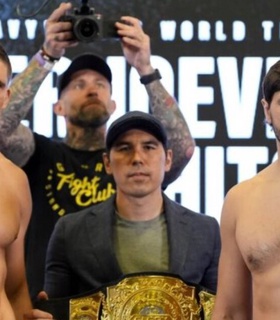 Артем Вахитов уступил Рико Верховену в поединке за титул Glory в тяжелом весе