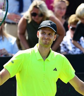 Хуберт Хуркач снялся с турнира ATP 500 в Галле из-за травмы спины