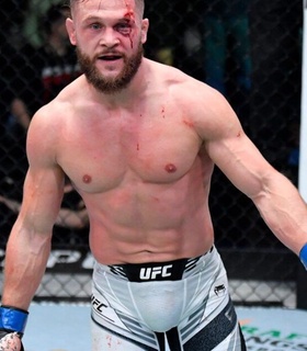 Физиев о титульных шансах Царукяна: «UFC начинают злиться, если ты упускаешь свои возможности»