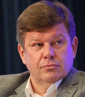 Дмитрий Губерниев оценил возможное использование латиницы в КХЛ
