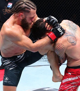 Исраэль Адесанья впечатлен фанатами на UFC в Баку