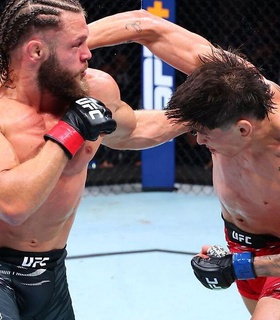 Рафаэль Физиев одержал победу над Игнасио Бахамондесом на турнире UFC Fight Night в Баку