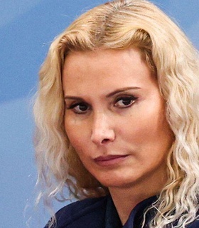 Этери Тутберидзе украсила обложку журнала «Мнение редакции* может не совпадать»