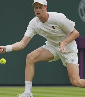 Янник Синнер готовится к дебюту в миксте с Эммой Наварро на US Open
