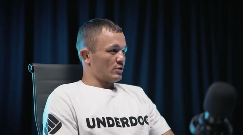 «Жоқшылықтан ұялмаңдар»: UFC сардары Бекзат Алмахан жаттығу залына автобуспен барып-келеді