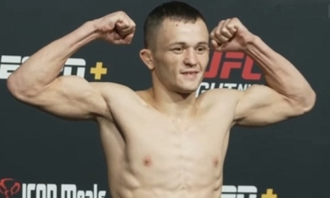 Бекзат Алмахан сделал вес перед поединком с Нурмагомедовым в UFC Бекзат Алмахан сделал вес перед поединком с Нурмагомедовым в UFC