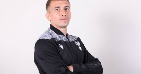 Арбитр Артур Федоров 14 матчей подряд раздает минимум 4 желтые карточки в Первой лиге Арбитр Артур Федоров 14 матчей подряд раздает минимум 4 желтые карточки в Первой лиге