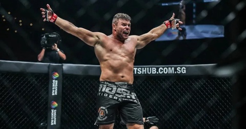 Президент ONE FC уверен в победе Анатолия Малыхина над Джоном Джонсом и Франсисом Нганну Президент ONE FC уверен в победе Анатолия Малыхина над Джоном Джонсом и Франсисом Нганну