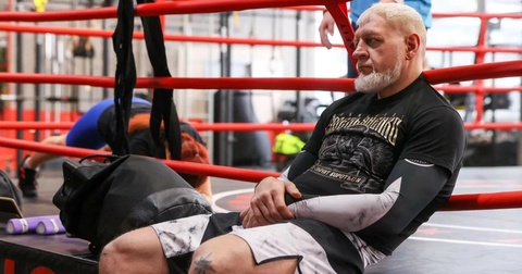 Александр Емельяненко вернулся в рехаб из-за неоднократных переносов боя от Ural FC Александр Емельяненко вернулся в рехаб из-за неоднократных переносов боя от Ural FC
