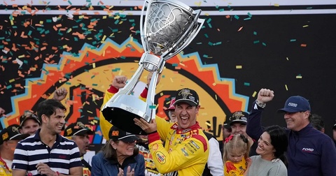 Джоуи Логано снова чемпионом NASCAR Cup, третий титул в его карьере Джоуи Логано снова чемпионом NASCAR Cup, третий титул в его карьере