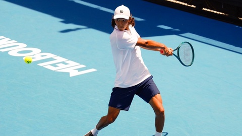 Амир Омарханов шагнул в третий раунд юниорского Australian Open