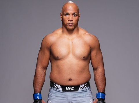 UFC объявил о дисквалификации бразильского бойца на год за допинг UFC объявил о дисквалификации бразильского бойца на год за допинг