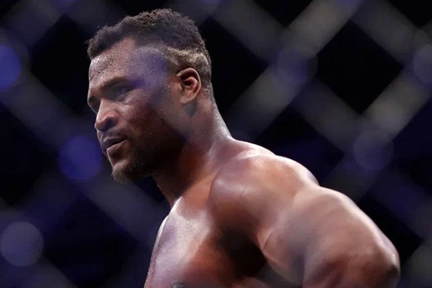 Трагедия в Камеруне: экс-чемпион UFC Нганну насмерть сбил 17-летнюю девушку Трагедия в Камеруне: экс-чемпион UFC Нганну насмерть сбил 17-летнюю девушку