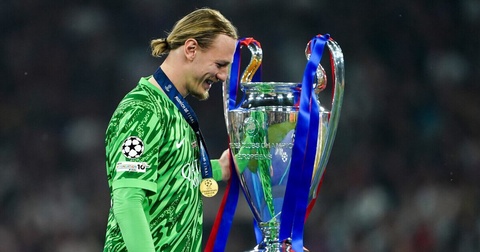Матвей Сафонов считает невозможным привезти оригинальный кубок Лиги чемпионов в Россию Матвей Сафонов считает невозможным привезти оригинальный кубок Лиги чемпионов в Россию