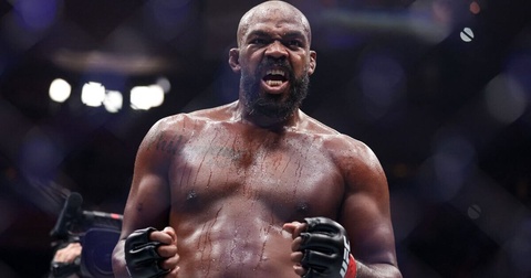 Джон Джонс прокомментировал ситуацию в тяжелом дивизионе UFC Джон Джонс прокомментировал ситуацию в тяжелом дивизионе UFC