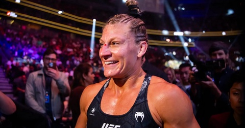 Кайла Харрисон стала чемпионкой легчайшего веса UFC, победив Джулианну Пенью Кайла Харрисон стала чемпионкой легчайшего веса UFC, победив Джулианну Пенью