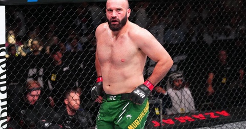 Азамат Мурзаканов одержал победу над Брендсоном Рибейро в первом раунде на UFC 316 Азамат Мурзаканов одержал победу над Брендсоном Рибейро в первом раунде на UFC 316