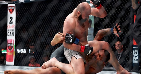 Азамат Мурзаканов хочет возглавить турнир UFC и провести пятираундовый бой Азамат Мурзаканов хочет возглавить турнир UFC и провести пятираундовый бой