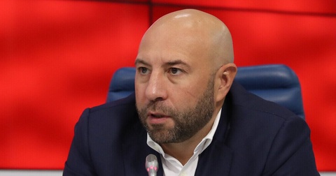 Максим Сушинский: «Потолок зарплат способствует росту интереса к хоккею и уравниванию команд в КХЛ» Максим Сушинский: «Потолок зарплат способствует росту интереса к хоккею и уравниванию команд в КХЛ»